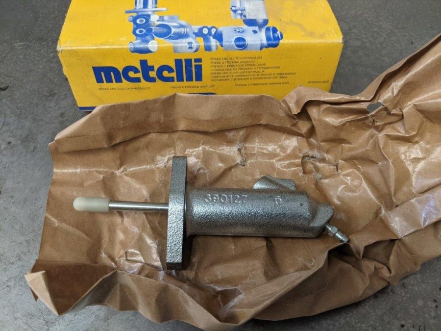 Clutch slave cylinder Vintage and Classic Car Hub